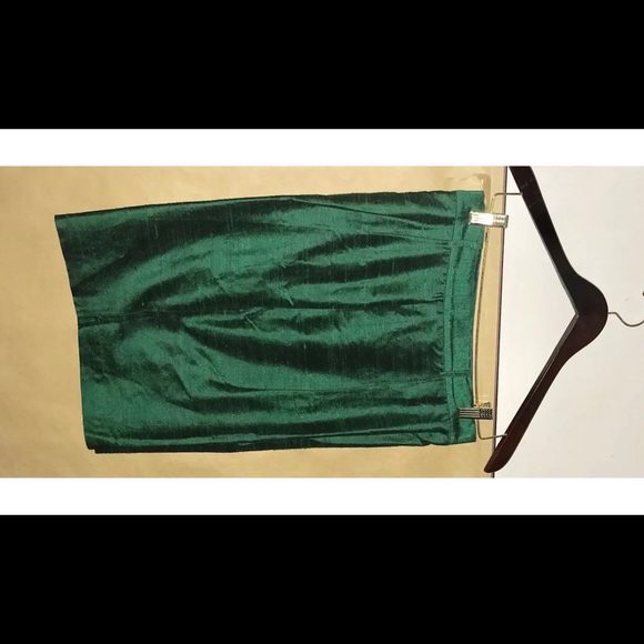 Henri Bendel Green Silk Shorts size Medium 8- 10 original owner - Picture 4 of 8